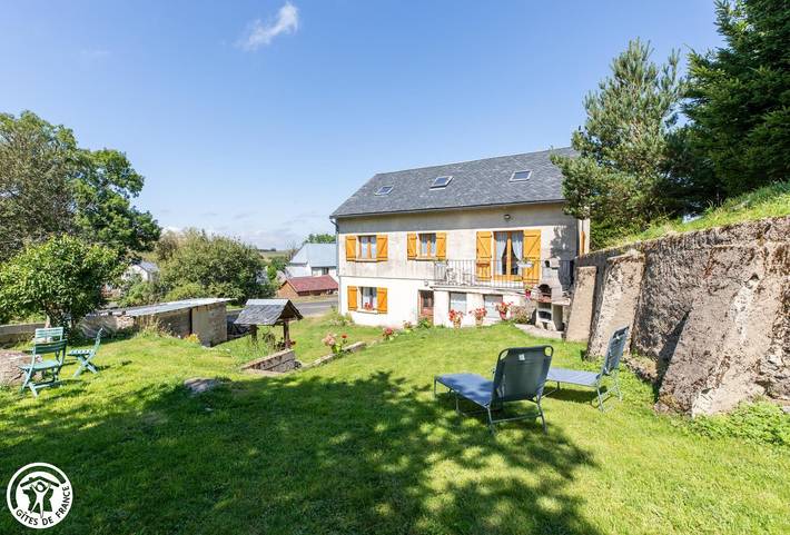 Gîte pour 6 personnes, avec jardin, animaux acceptés à Saint-Alyre-ès-Montagne