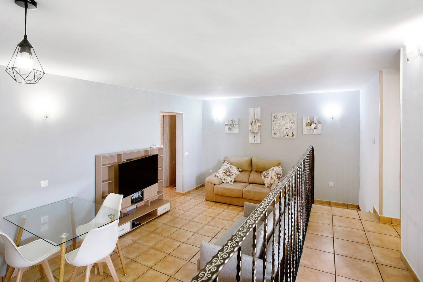 Entire apartment, 'Montemar 2' Vacation Apartment with Sea Views, Shared Pool, and Wi-Fi in El Moreto, Moya