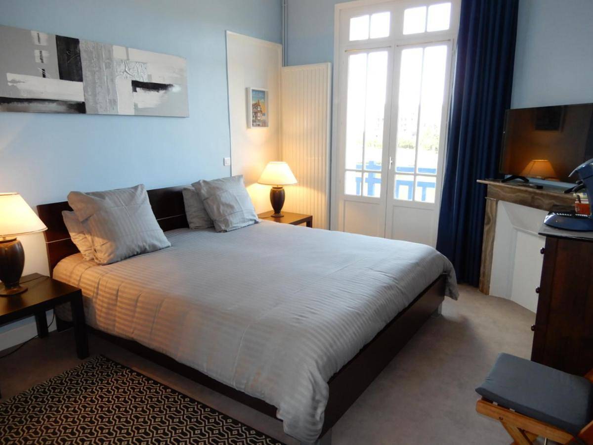 Caprices De Plage lit King Size Balnéo Vue dégagée à Mers les Bains 300 m plage petit déjeuner servi en chambre en option in Mers-les-Bains, Région d'Abbeville