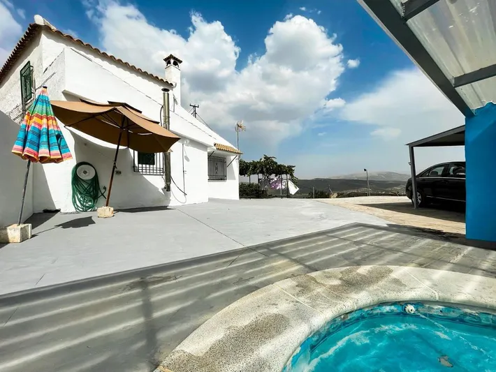 Casa de vacaciones para 8 personas, con vistas y jardín además de terraza y piscina - 1