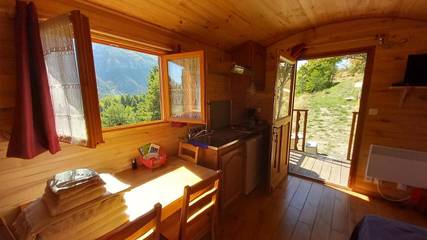 Tente pour 4 personnes, avec jardin ainsi que vue et balcon dans les Alpes maritimes