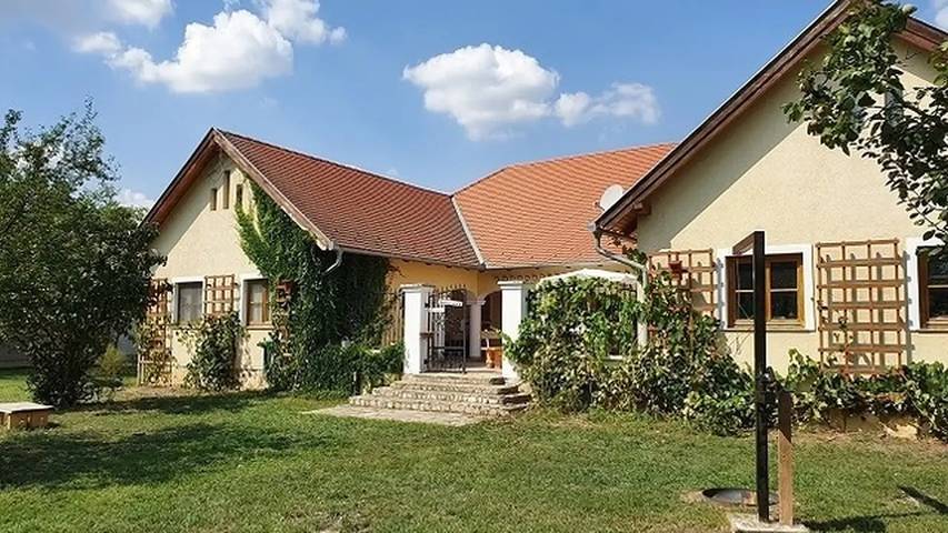 Ferienhaus für 6 Personen, mit Terrasse und Garten sowie Sauna in Ungarn