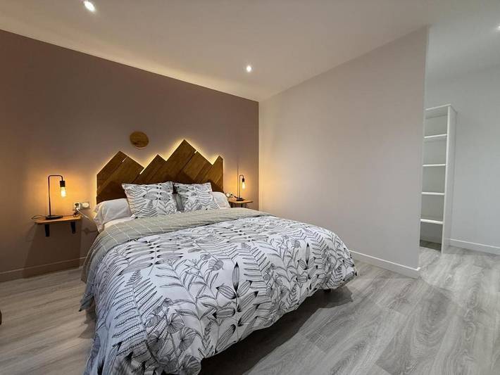 Location de vacances pour 8 personnes, avec terrasse ainsi que piscine et jardin à Suhescun - 4