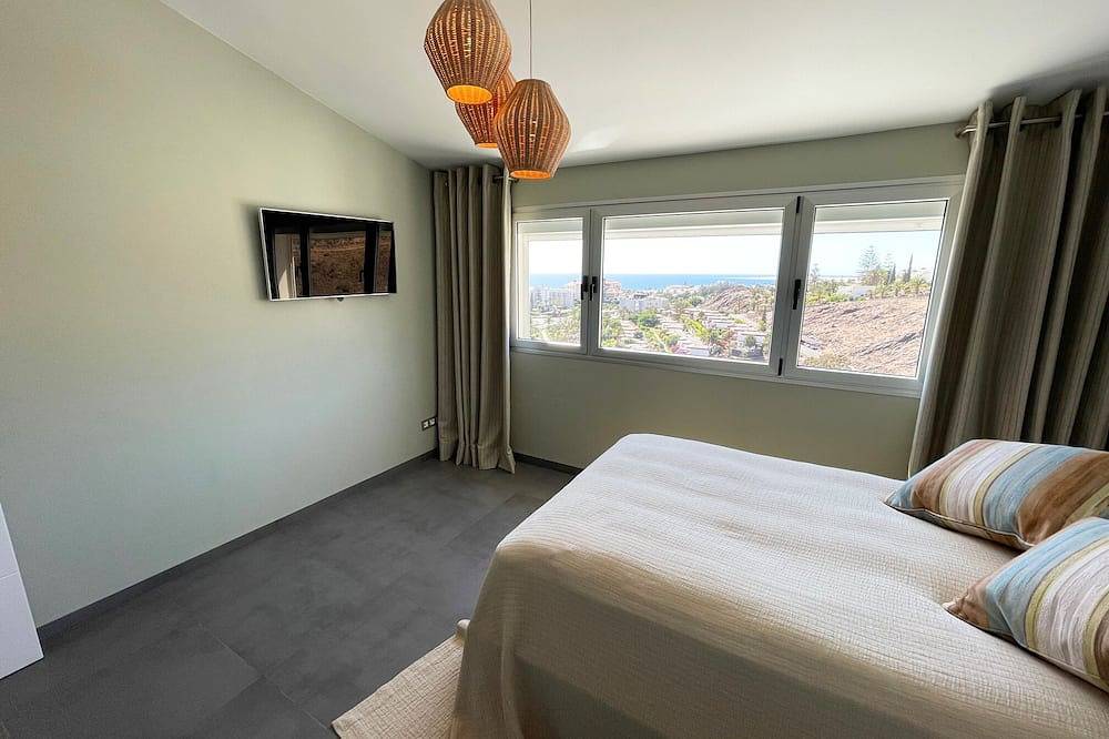Luxury Villa Morelli - sea view & heated pool in San Agustin, San Bartolomé de Tirajana