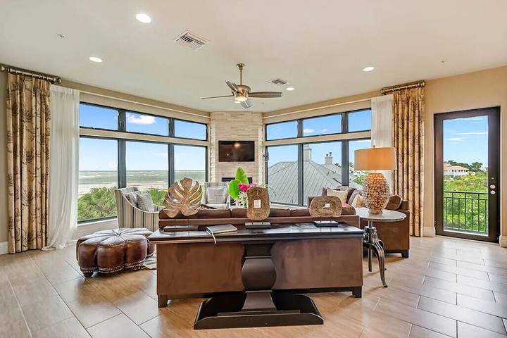 Vacation rental for 17 people, with balcony in North Captiva Island