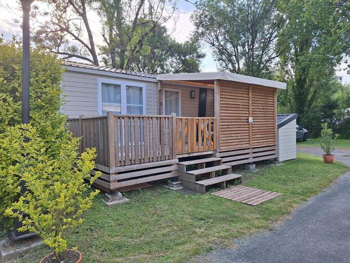 Camping pour 4 personnes, avec piscine et jardin