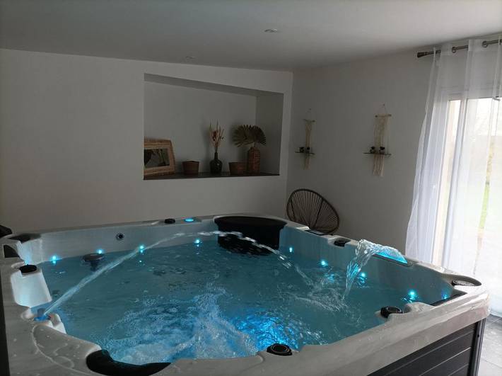 Location de vacances pour 5 personnes, avec Jacuzzi ainsi que Terrasse et Jardin à Pleine-Fougères