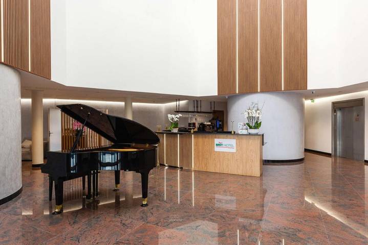 Hôtel pour 2 personnes, avec terrasse et piscine, animaux acceptés à Rosny-sous-Bois - 4