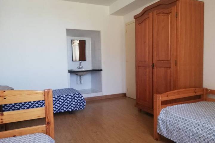 Location de vacances pour 7 personnes, avec jardin dans Crevin - 3