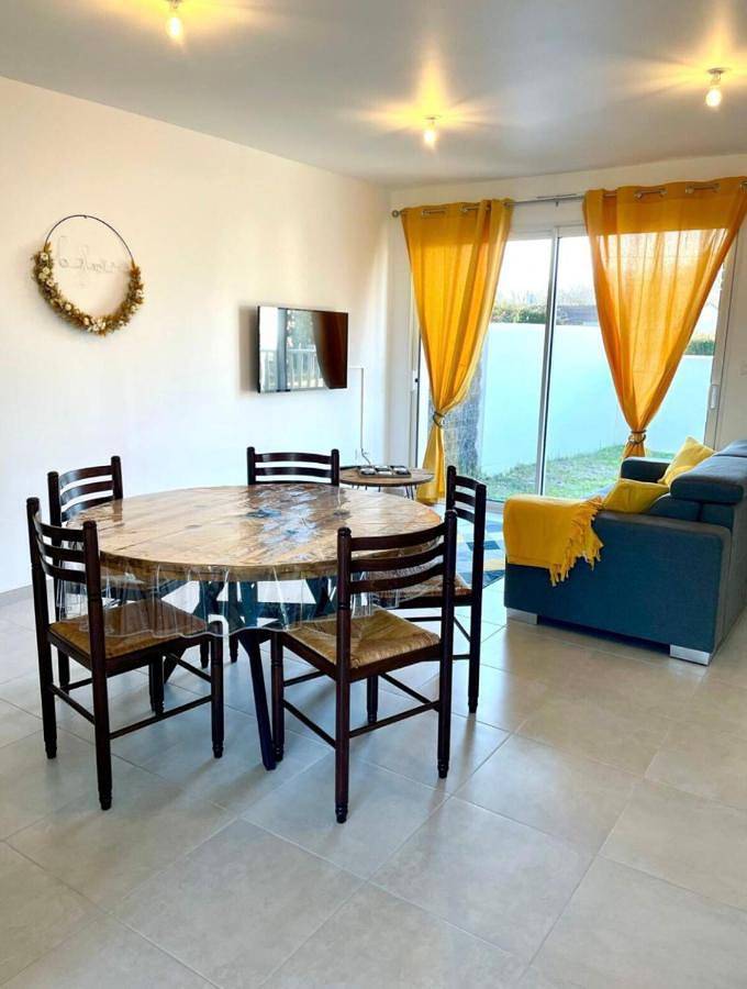 Location de vacances pour 4 personnes, avec terrasse à Étaules - 2