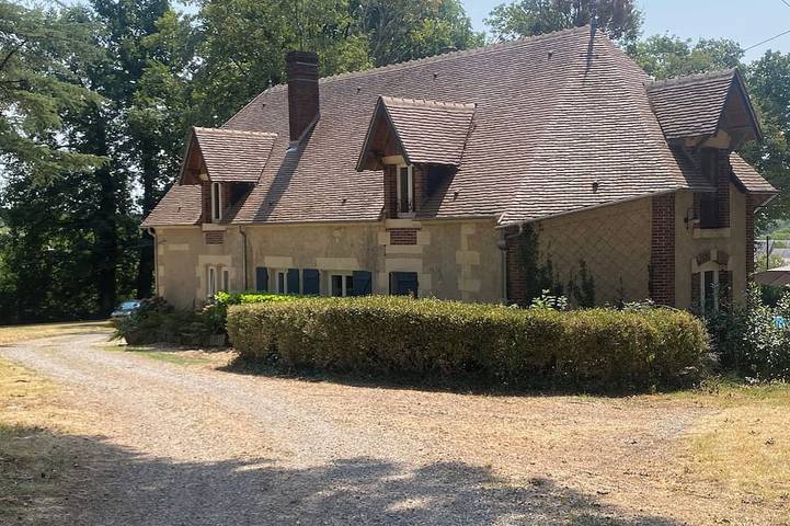 Location de vacances pour 8 personnes, avec Terrasse et Jardin à Urzy