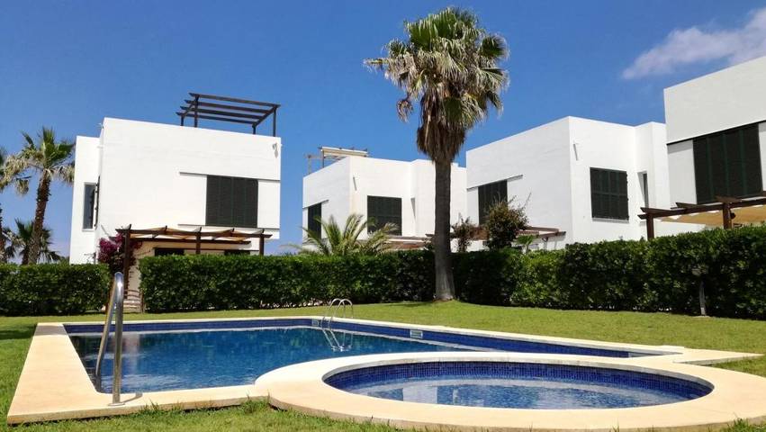 Ferienhaus für 6 Personen, mit Balkon und Terrasse sowie Garten und Pool in Punta Grossa