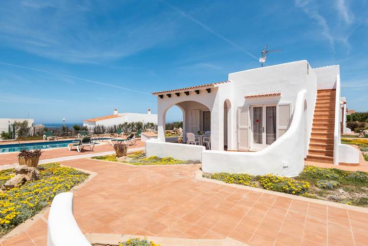 Location de vacances pour 4 personnes, avec Terrasse ainsi que Jardin et Piscine à Cap d'Artrutx