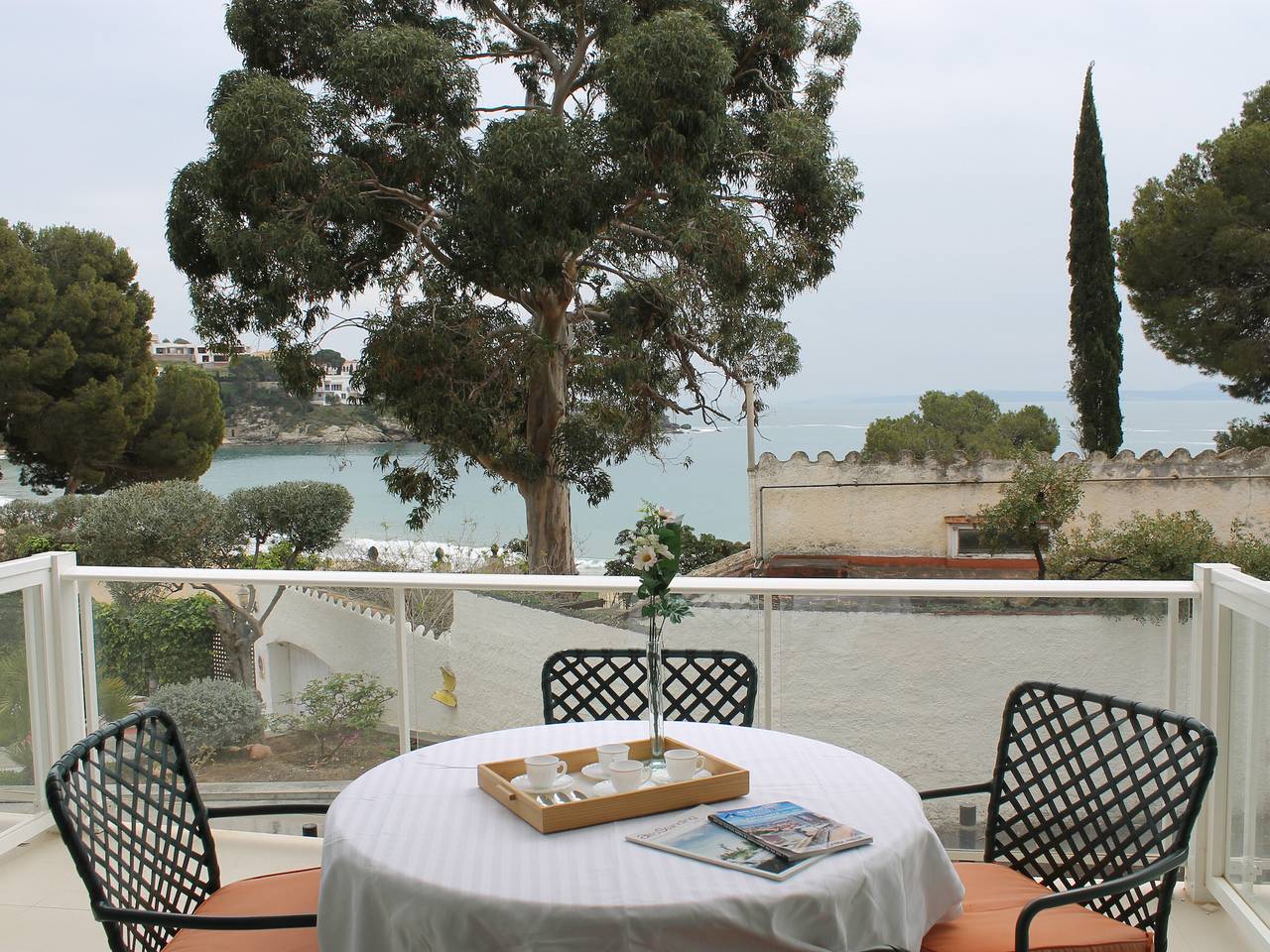 Apartamento entero, Apartamento en Rosas para 4 con Piscina y Acceso Directo a la Playa in l'Almadrava, Roses