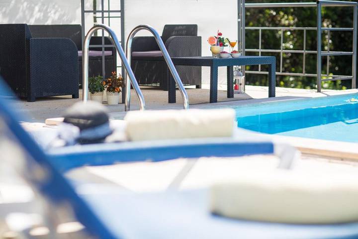 Ferienhaus für 3 Personen, mit Garten und Ausblick sowie Pool, mit Haustier - 1