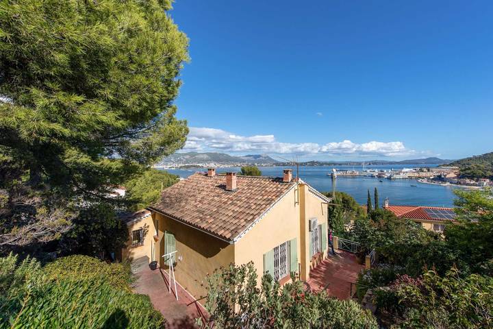 Location de vacances pour 8 personnes, avec jardin, animaux acceptés à Saint-Mandrier-sur-Mer - 2