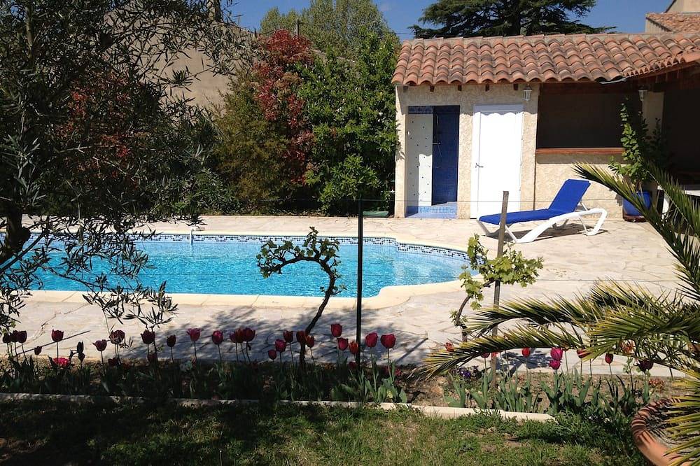 Superbe villa, piscine privée, poolhouse, jardin, au calme idéal famille in Grans, Côte méditerranéenne (France)