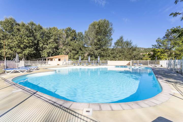 Camping pour 5 personnes, avec Terrasse et Piscine