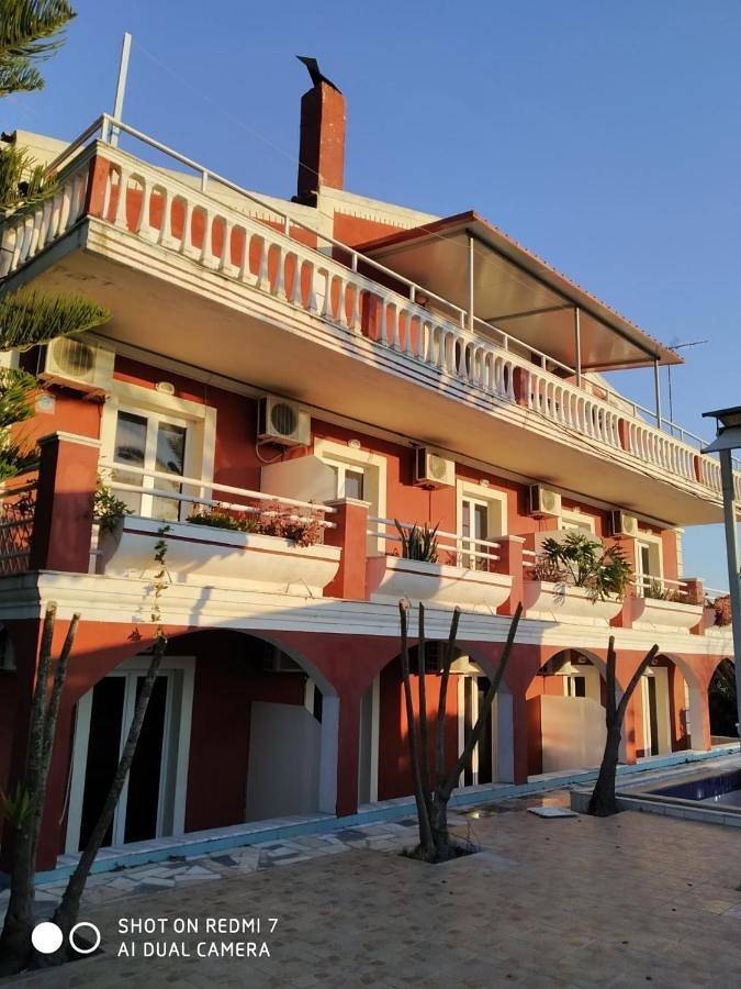 Gîte pour 4 personnes, avec terrasse et jardin ainsi que piscine et vue, animaux acceptés dans Kavos - 3