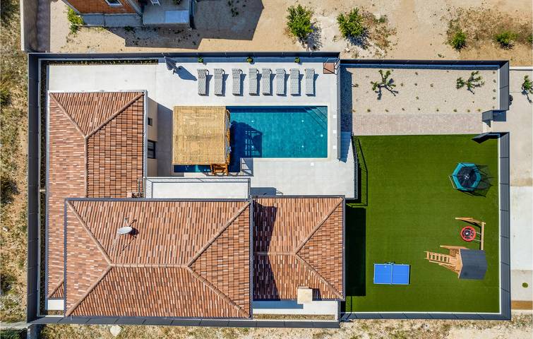 Ferienhaus für 10 Personen, mit Terrasse und Pool in Pakostane - 2