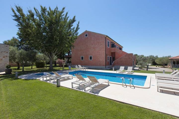 Bed and breakfast per 4 persone, con piscina e giardino nonché panorama e terrazza - 1