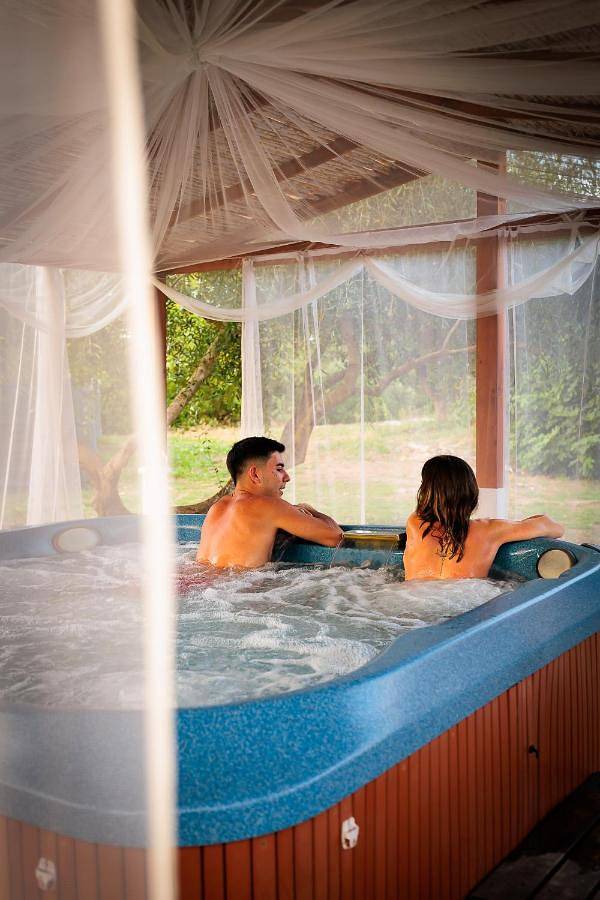 Hôtel pour 4 personnes, avec jacuzzi et jardin