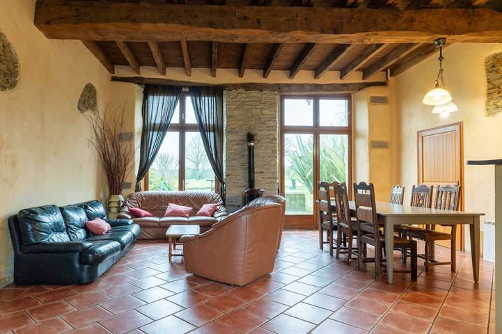 Holiday Home 'Le Crévy - Pavilion - 12 Pers' with Private Terrace, Private Garden and Wi-Fi in La Chapelle-Caro, Vannes region