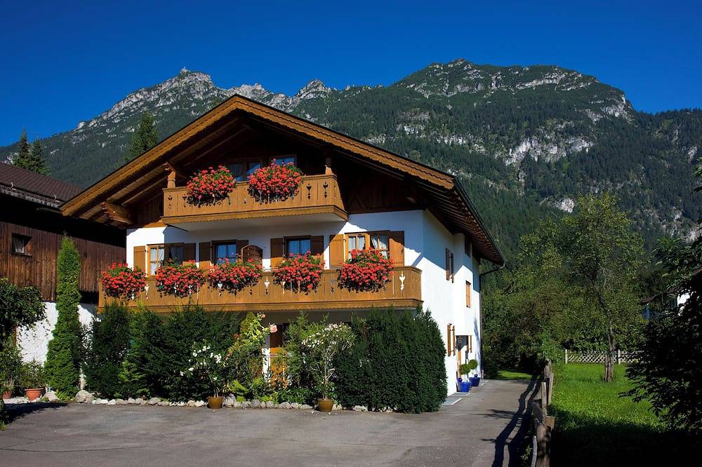 Ganze Wohnung, In einer der schönsten Lage in Garmisch, herrlicher Blick in Garmisch-Partenkirchen, Bayerische Alpen