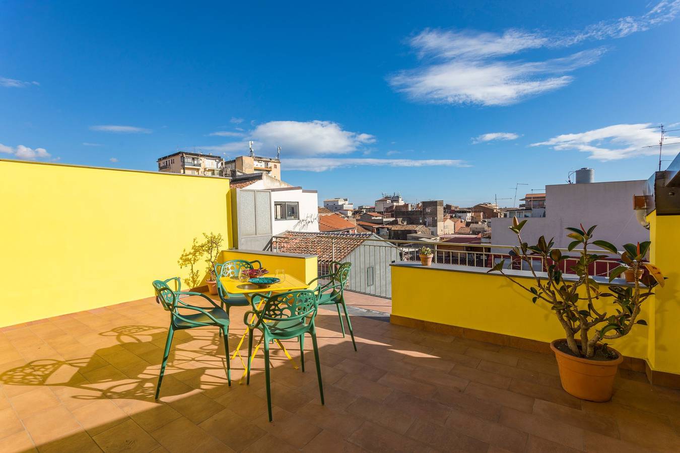 Apartamento entero, Apartamento 'Lemon Terrace' con terraza privada, Wi-Fi y aire acondicionado in Catania, Provincia de Catania