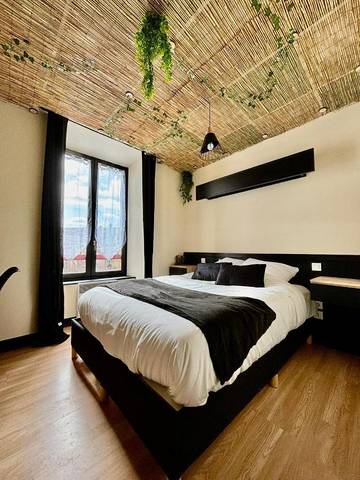 Hôtel pour 2 personnes, avec terrasse, animaux acceptés à Sévérac-le-Château