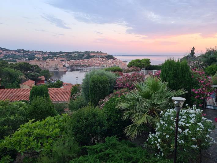 Ganze Wohnung, Postkartenblick: Großzügige, komfortable 2-Zimmer-Wohnung mit Pool, Garten und Garage in La Côte Vermeille, Collioure