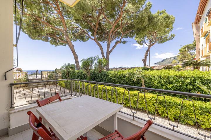 Gîte pour 6 personnes, avec terrasse et jardin dans Ospedaletti - 2