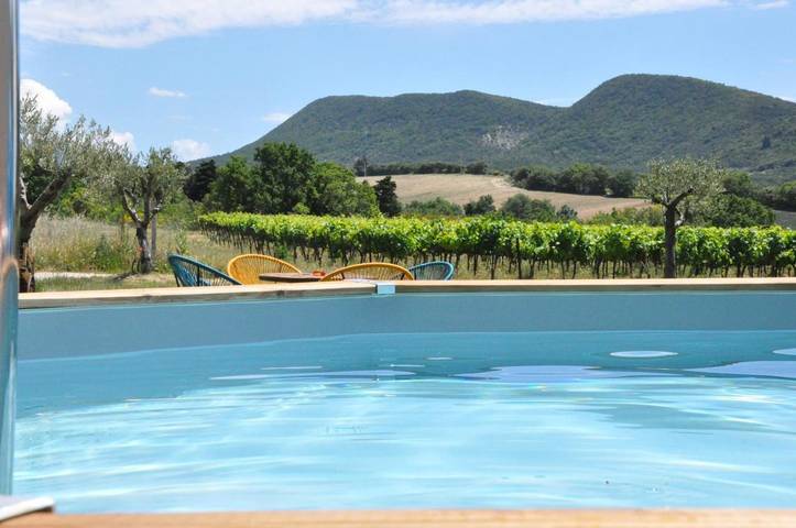 Location de vacances pour 9 personnes, avec jardin ainsi que piscine et vue à Roche-Saint-Secret-Béconne - 3