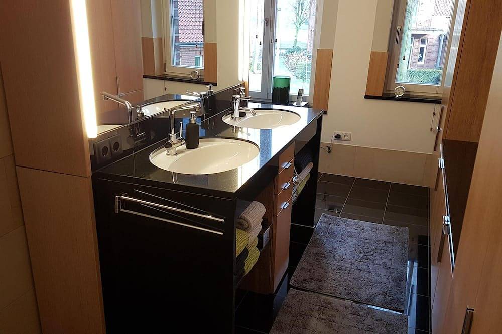 Ganze Wohnung, Große Ferienwohnung, ruhig, auf Bauernhof mit Ponys und Pferden, Nähe Dümmer See in Holdorf, Osnabrücker Land