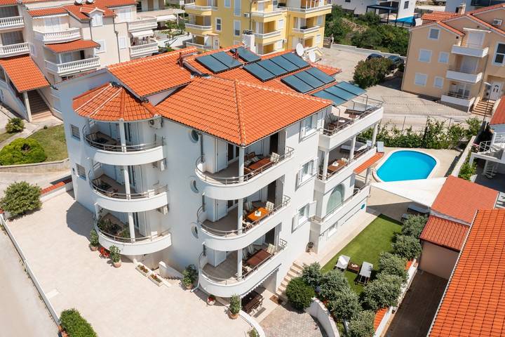 Ferienwohnung für 4 Personen, mit Terrasse und Pool in Vodice - 3