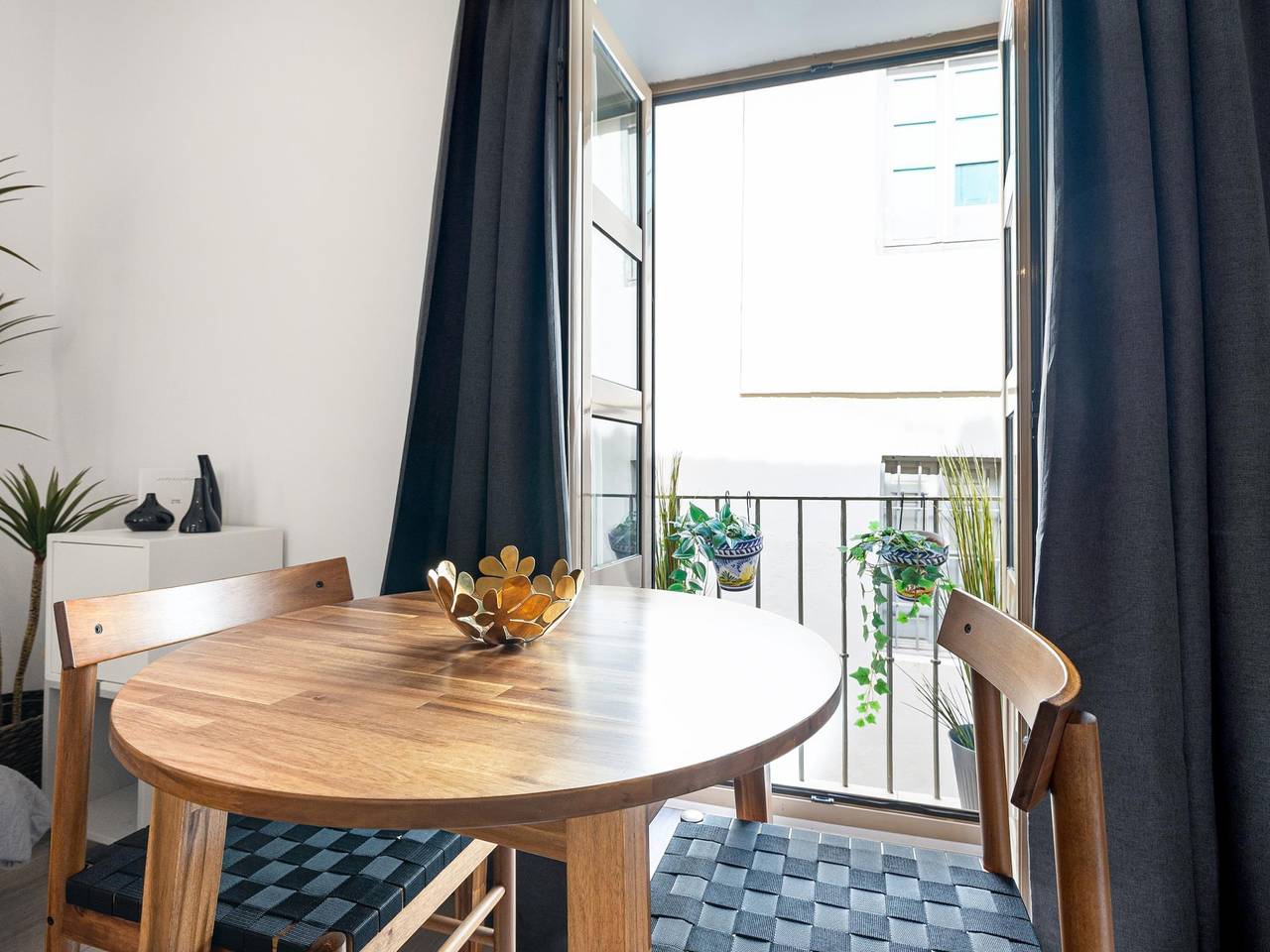 Entire studio, H2M Hiniestrosa Studio french Balcony Aacc Wifi in Málaga Central District, Malaga