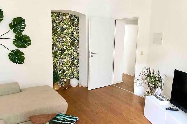 Ganze Wohnung, Schön möblierte 2-Zimmer Altbauwohnung nähe Hbf in Oberbilk, Düsseldorf