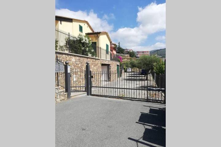 Ferienhaus für 5 Personen, mit Balkon und Terrasse sowie Garten und Ausblick in Santo Stefano al Mare