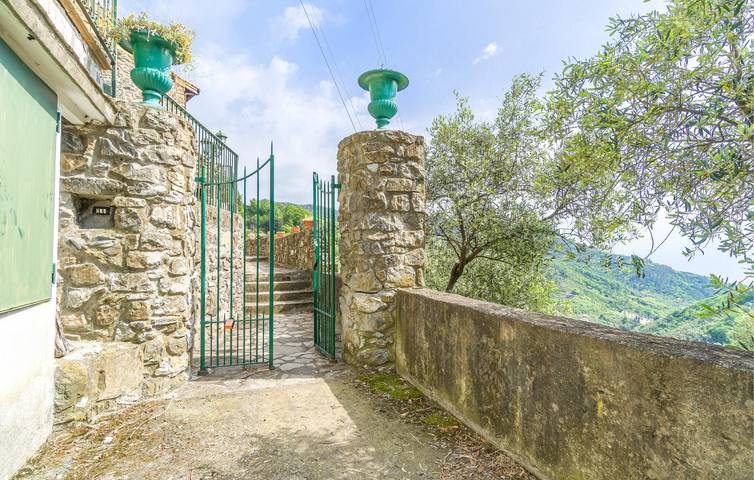 Apartamento vacacional entero, Apartamento panorámico con terraza y aparcamiento, a 2 km de Moneglia in Moneglia, Riviera di Levante