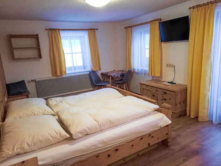 Ferienwohnung für 13 Personen, mit Balkon und Terrasse sowie Garten und Ausblick in Neukirchen am Großvenediger - 4