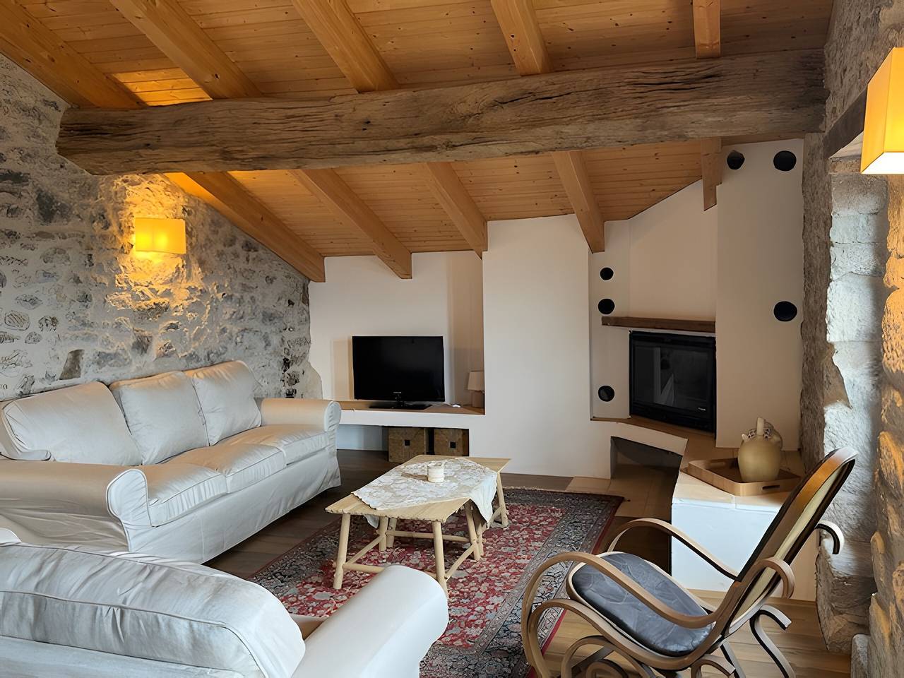 Casa vacacional 'La Cavallera' con vistas a la montaña, jardín compartido y Wi-Fi in Ogassa, Pirineo Catalan