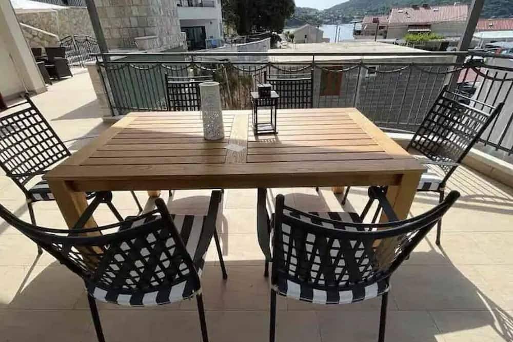 Ganze Wohnung, Beautiful Apartment With Huge Terrace and Sea View in Zaton, Dubrovnik-Neretva