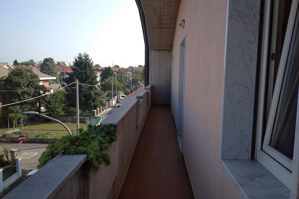 Entire apartment, Lovely Ada House in Bollate, Milan Province