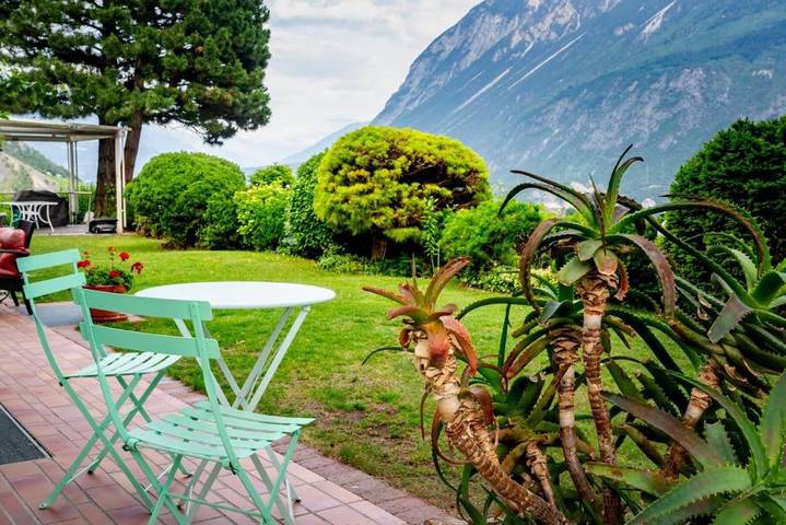 B&B für 2 Personen, mit Whirlpool und Terrasse sowie Sauna und Ausblick in Sierre