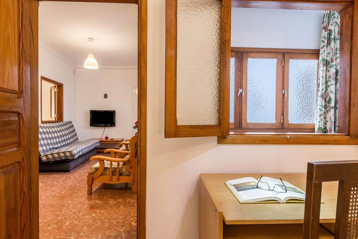 Holiday Home "Casa Tafira Baja 16 Personas" with Wi-Fi; Street Parking Available in Las Palmas de Gran Canaria, East Gran Canaria