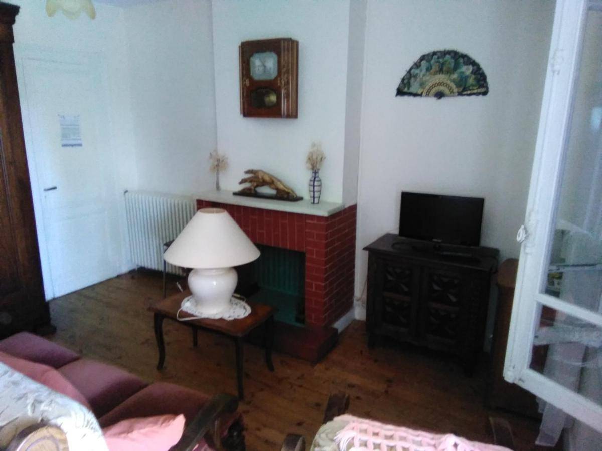 Two-Bedroom House in Miramont-de-Guyenne, Région de Marmande