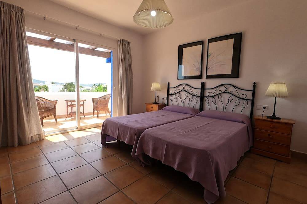 House with pool and garden ideal for families in Sant Jordi de ses Salines, Sant Josep de sa Talaia