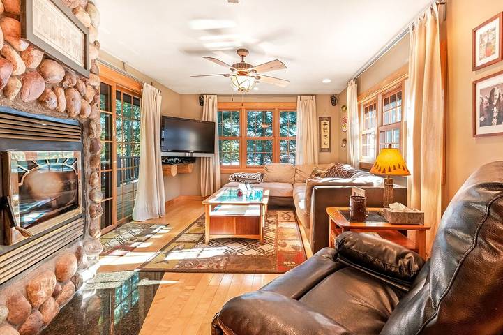 Vacation rental for 6 people, with terrace and yard, with pets in Eagle River