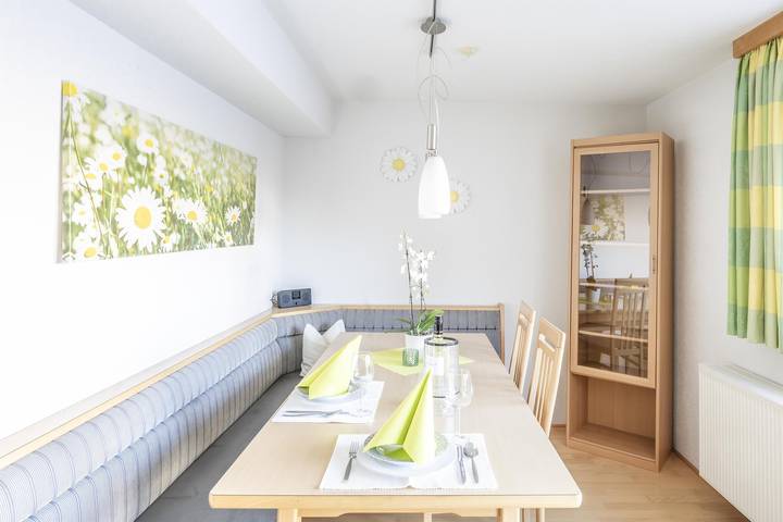 Ferienwohnung für 8 Personen, mit Balkon und Terrasse sowie Garten und Sauna in Schröcken - 4