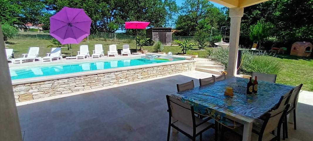 Location de vacances pour 10 personnes, avec vue ainsi que piscine et terrasse à Gindou - 2